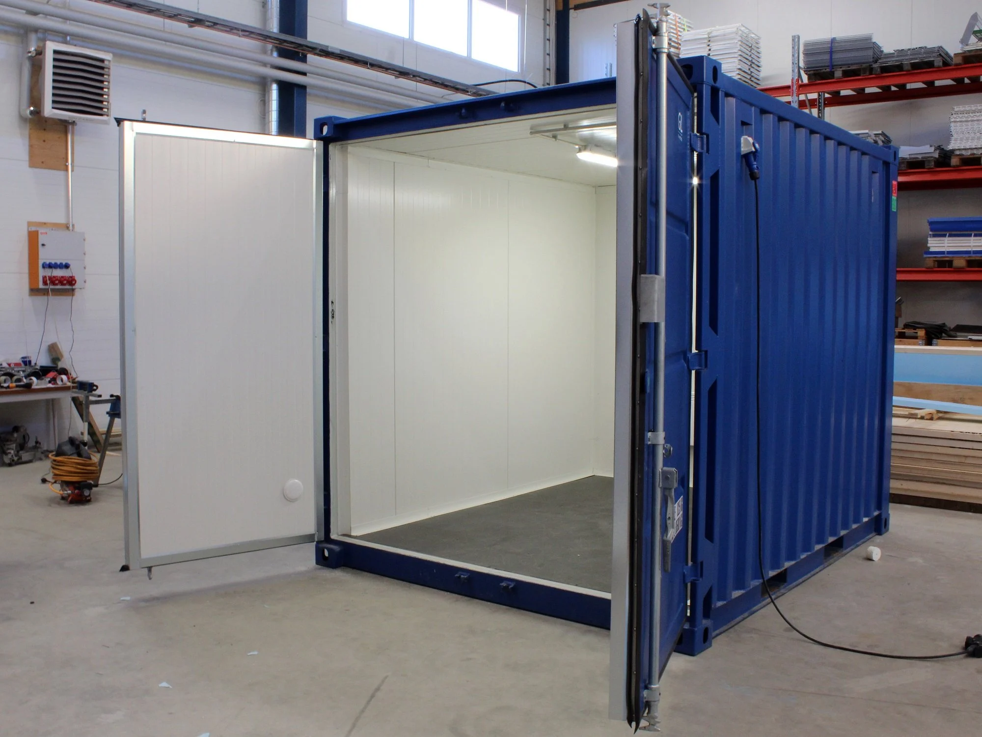 5 (2) 10′ Insulated Container - Image 1